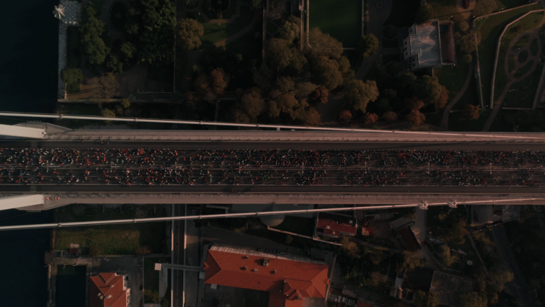 upper-perspective-of-a-bridge-with-marathon-runners